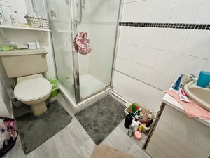 Shower room- click for photo gallery